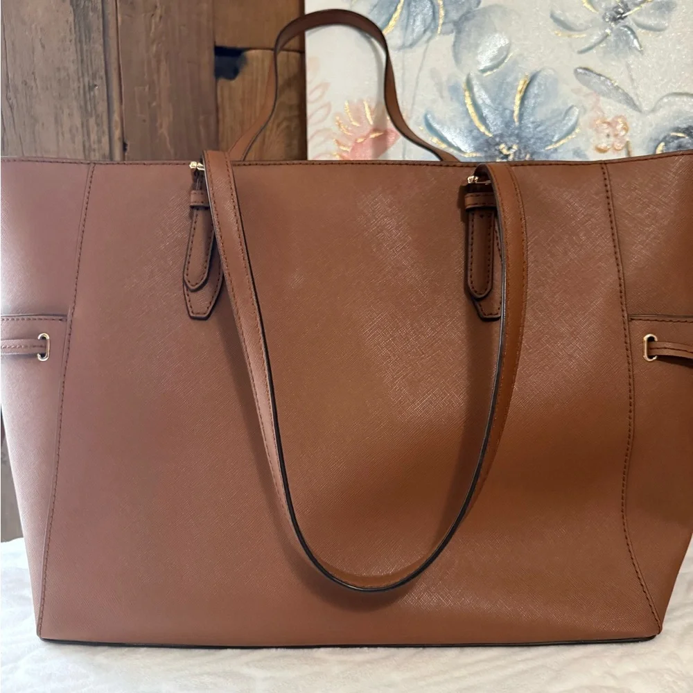 Michael Kors Brown Jet Set Bag - Saffiano Leather - Picture 3 of 7